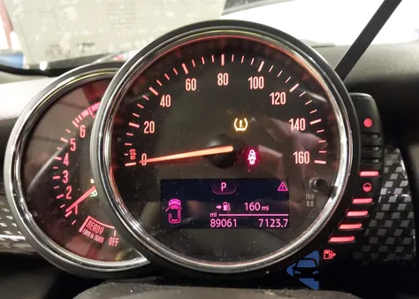 2015 Mini Hardtop Cooper S z USA, uszkodzony, nr VIN WMWXP7C50F2A33748